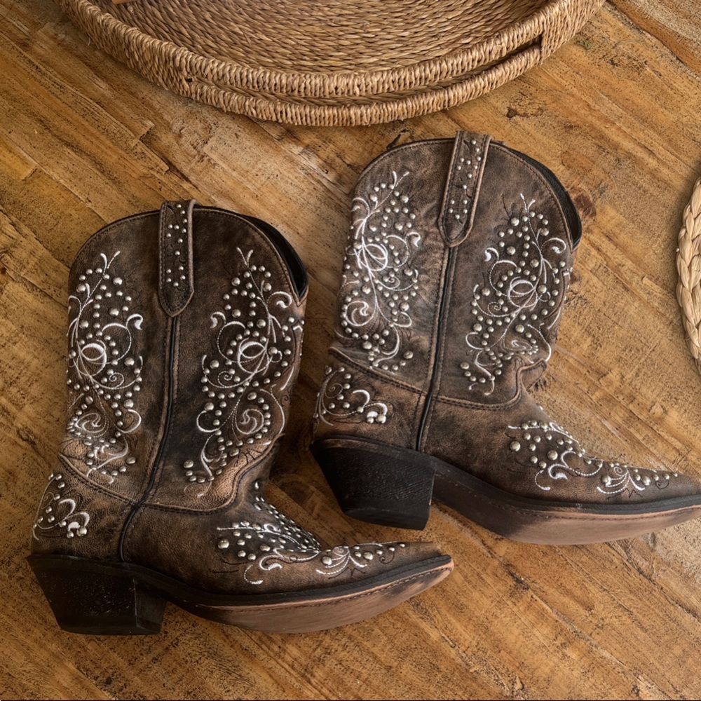 Brown Western Cowboy Boots with White Embroidery